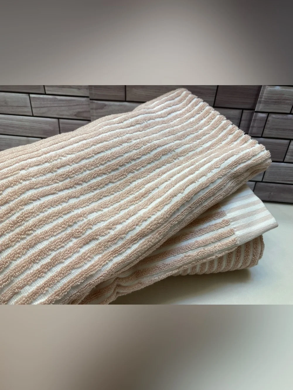 DKNY ❤️(2) Cotton Bath Towel Set Blush Pink White  stripe NWT